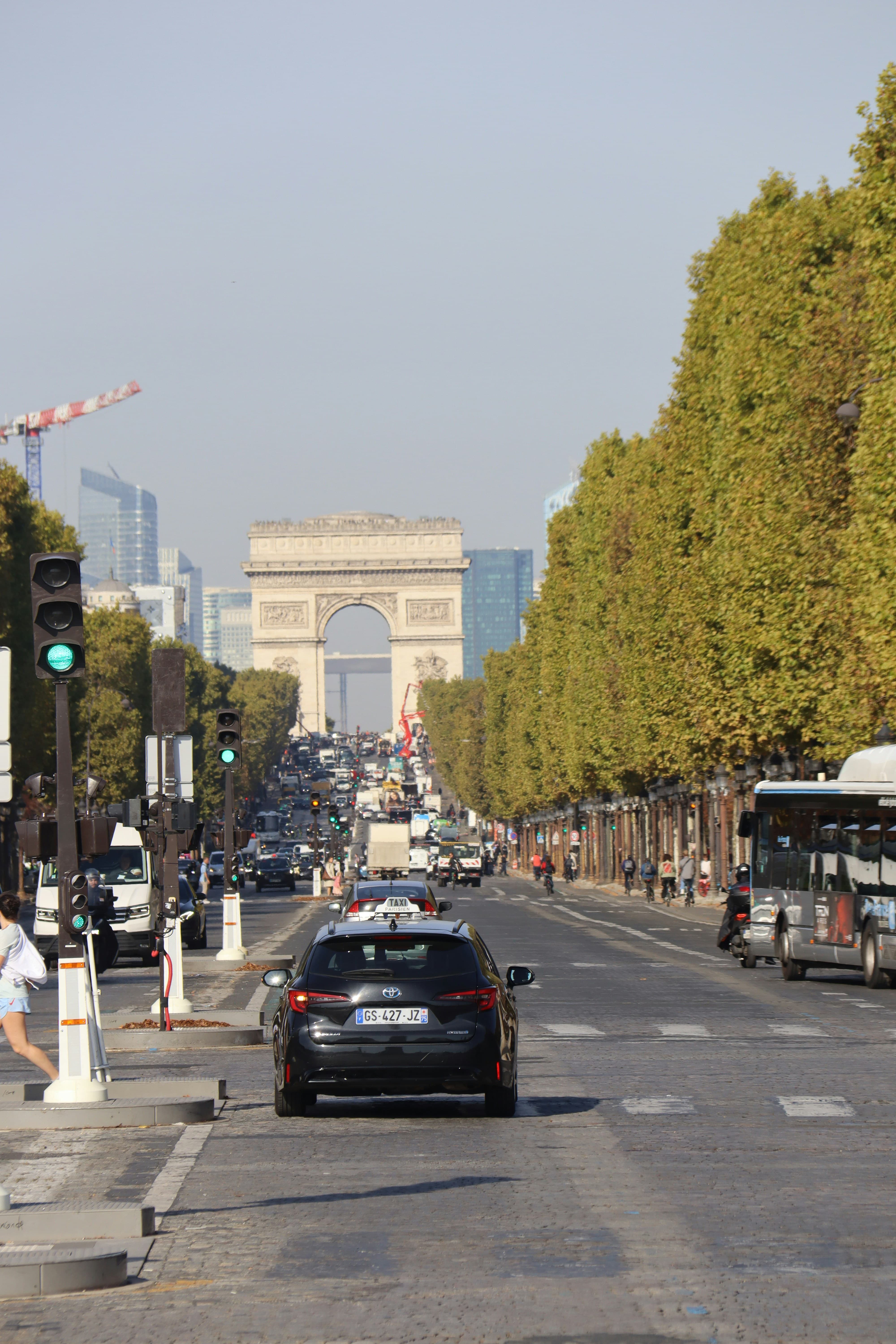Taxi Paris CDG berline noire transfert aéroport Charles de Gaulle